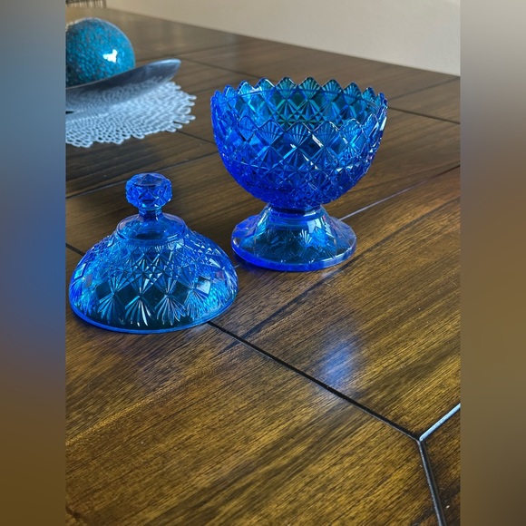 Blue Vintage Glass Bowl & Lid - Picture 4 of 4